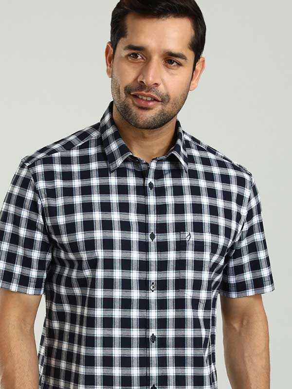 Indian Terrain Men's Regular Fit Half Sleeve Checkered Navy Shirt